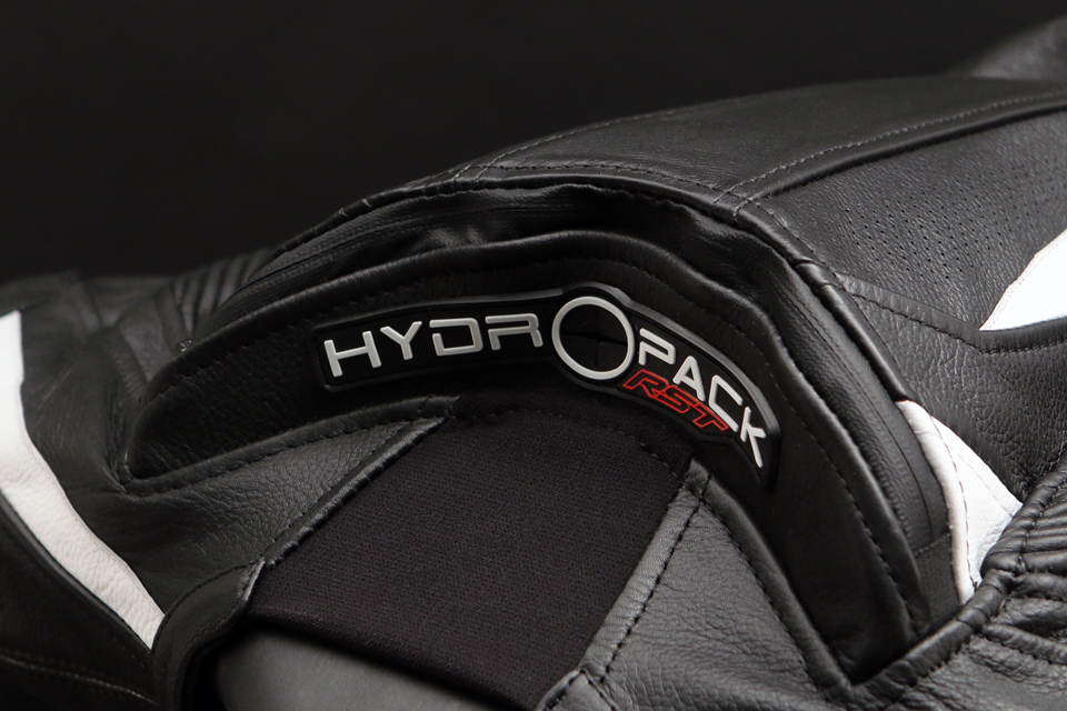 rst_pro_series_cpxc_2_black_white_suit_hydropack_detail