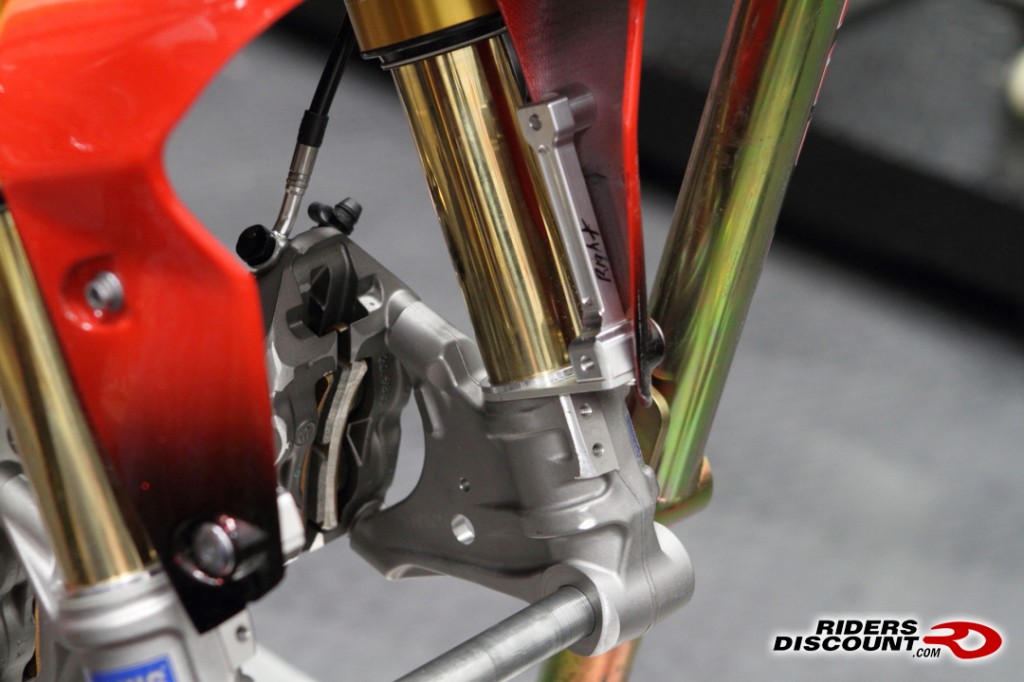 Fast Frank Racing's fender brackets installed to allow the fender to swivel on the fork leg rather than the fork bottom.